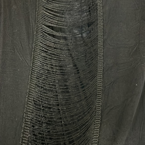 Mengmeng skull cutout muscle tshirt, never worn - Picture 3 of 4